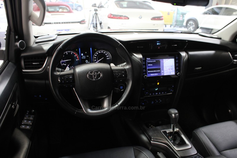 HILUX SW4 2.8 4X4 SRX PLATINUM TURBO 7 LUGARES DIESEL 4P AUTOMÁTICO - 2021 - CAXIAS DO SUL