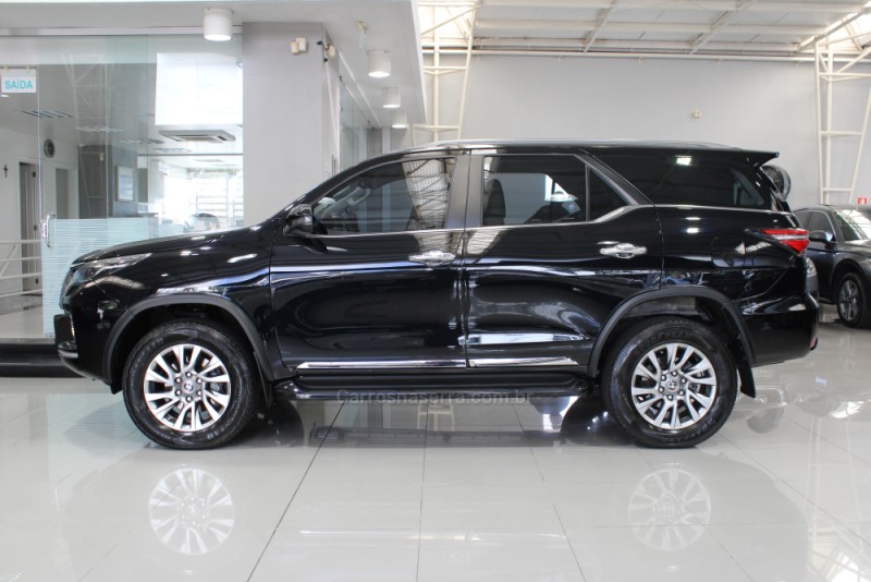 HILUX SW4 2.8 4X4 SRX PLATINUM TURBO 7 LUGARES DIESEL 4P AUTOMÁTICO - 2021 - CAXIAS DO SUL