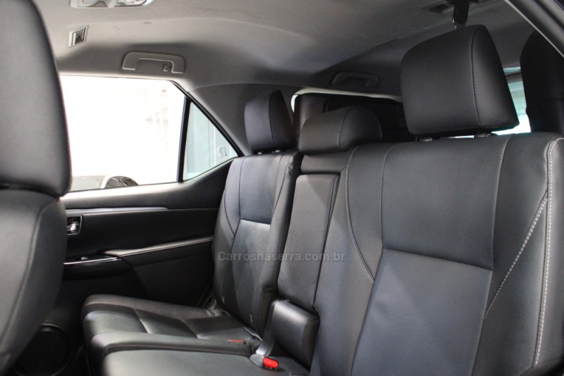 HILUX SW4 2.8 4X4 SRX PLATINUM TURBO 7 LUGARES DIESEL 4P AUTOMÁTICO - 2021 - CAXIAS DO SUL