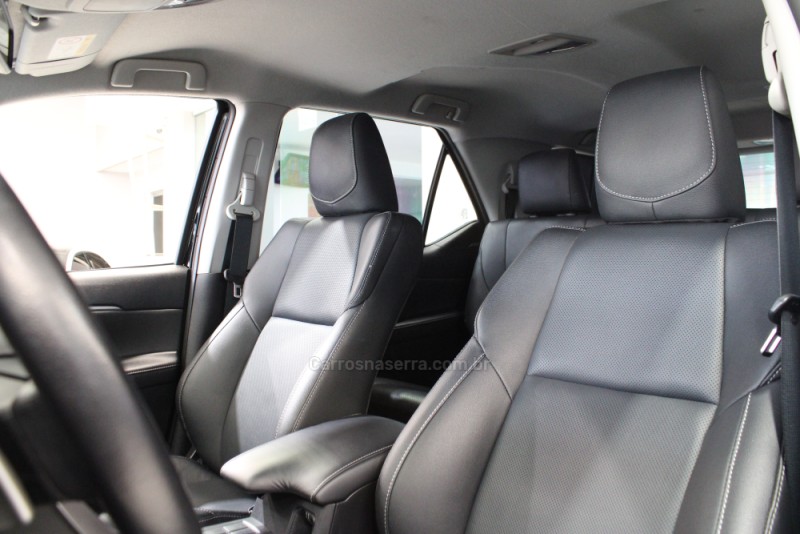 HILUX SW4 2.8 4X4 SRX PLATINUM TURBO 7 LUGARES DIESEL 4P AUTOMÁTICO - 2021 - CAXIAS DO SUL