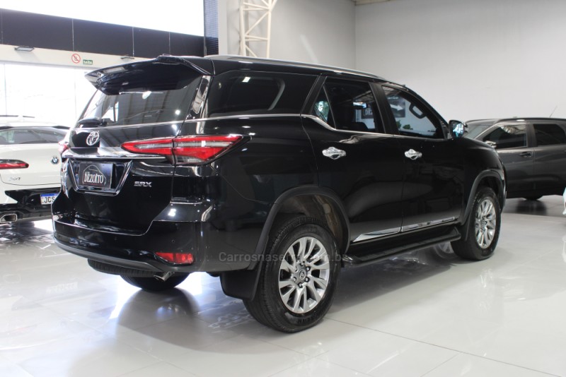 HILUX SW4 2.8 4X4 SRX PLATINUM TURBO 7 LUGARES DIESEL 4P AUTOMÁTICO - 2021 - CAXIAS DO SUL