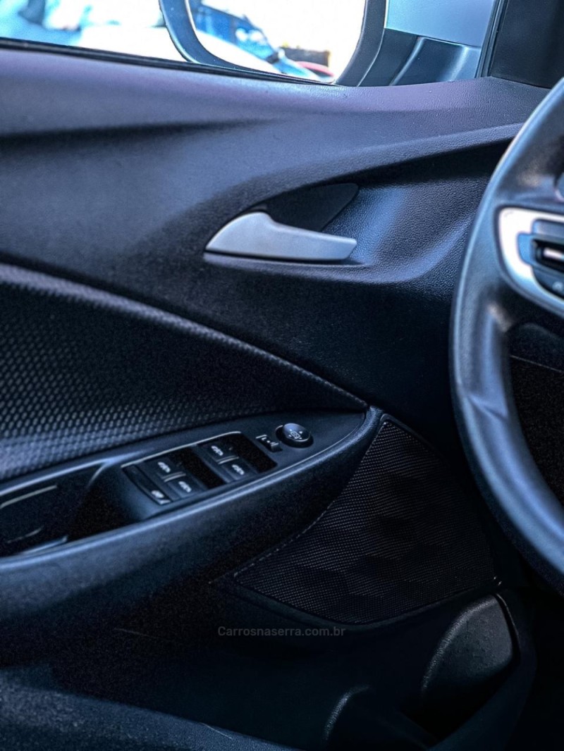 ONIX 1.0 LT 12V TURBO FLEX 4P MANUAL - 2020 - CANELA