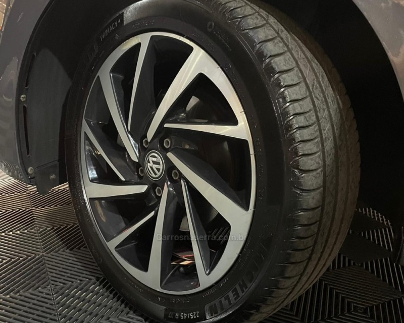 VIRTUS 1.0 200 TSI HIGHLINE AUTOMÁTICO - 2021 - VACARIA