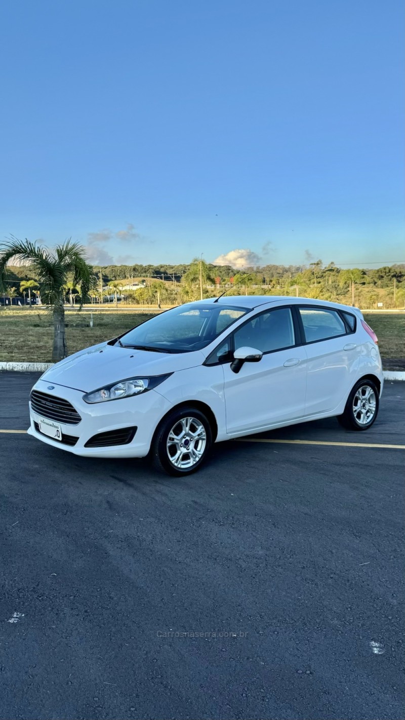 FIESTA 1.6 SE HATCH 16V FLEX 4P MANUAL - 2017 - CARLOS BARBOSA
