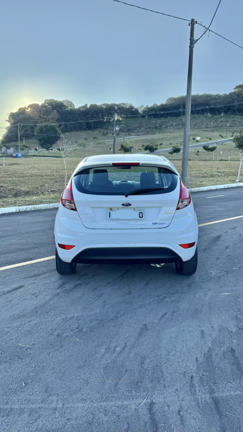 FIESTA 1.6 SE HATCH 16V FLEX 4P MANUAL - 2017 - CARLOS BARBOSA