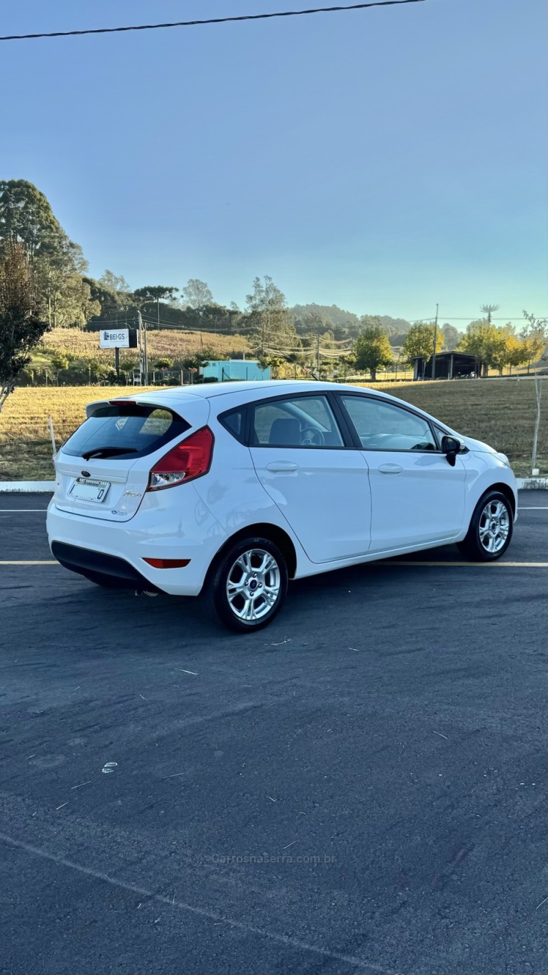 FIESTA 1.6 SE HATCH 16V FLEX 4P MANUAL - 2017 - CARLOS BARBOSA
