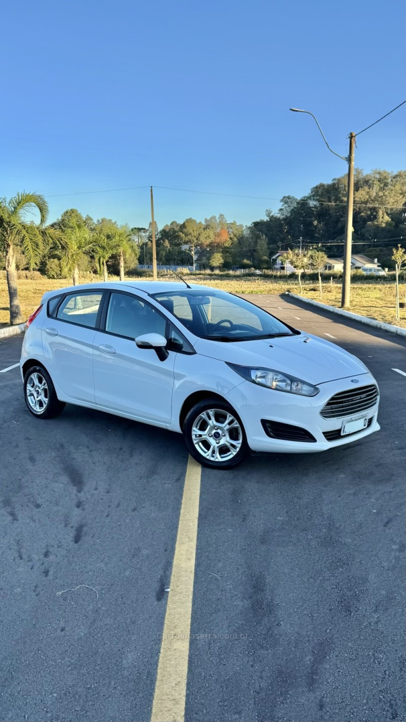 fiesta 1.6 se hatch 16v flex 4p manual 2017 carlos barbosa