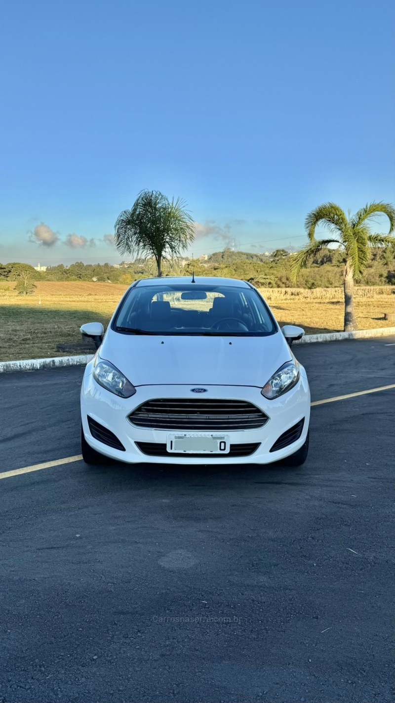 FIESTA 1.6 SE HATCH 16V FLEX 4P MANUAL - 2017 - CARLOS BARBOSA