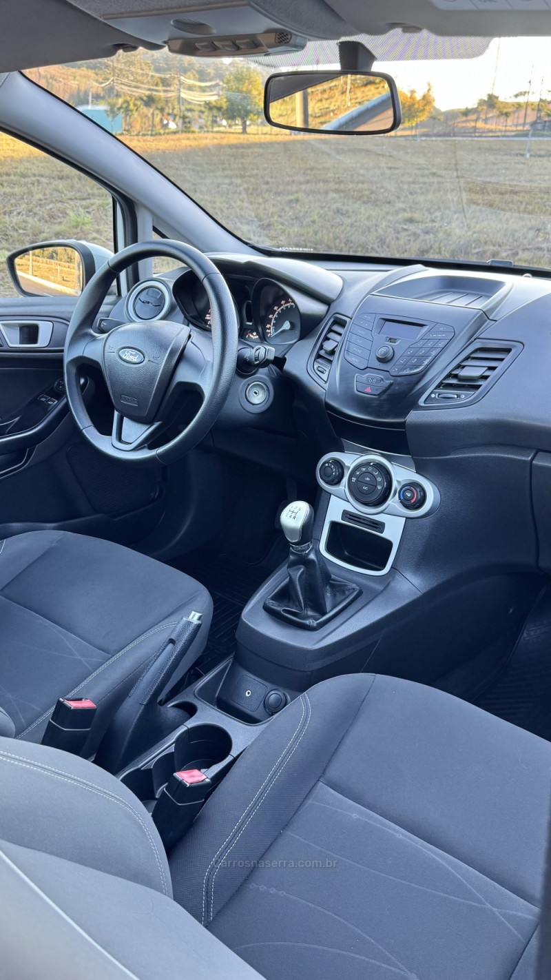 FIESTA 1.6 SE HATCH 16V FLEX 4P MANUAL - 2017 - CARLOS BARBOSA