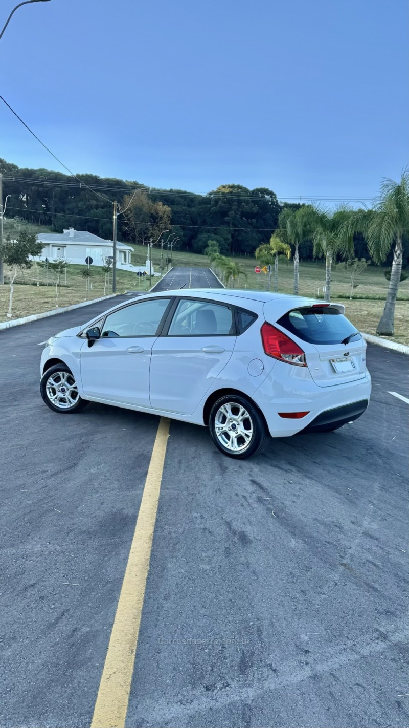 FIESTA 1.6 SE HATCH 16V FLEX 4P MANUAL - 2017 - CARLOS BARBOSA
