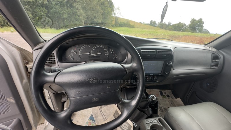 RANGER 2.3 XLT 4X2 CS 16V GASOLINA 2P MANUAL - 2001 - CAXIAS DO SUL