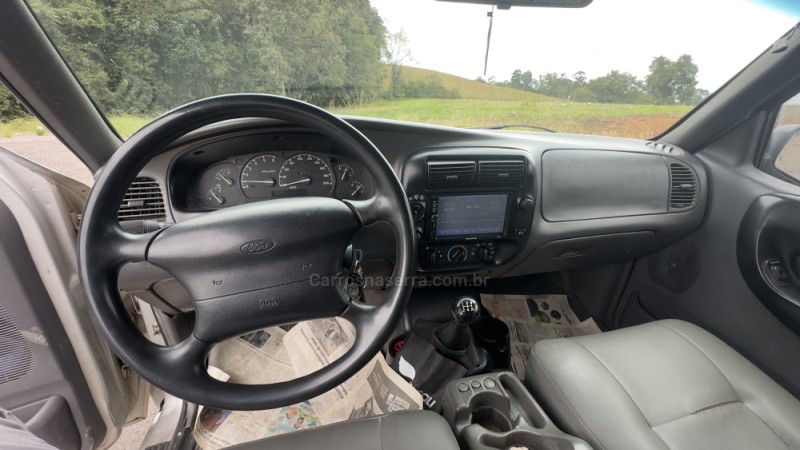 RANGER 2.3 XLT 4X2 CS 16V GASOLINA 2P MANUAL - 2001 - CAXIAS DO SUL