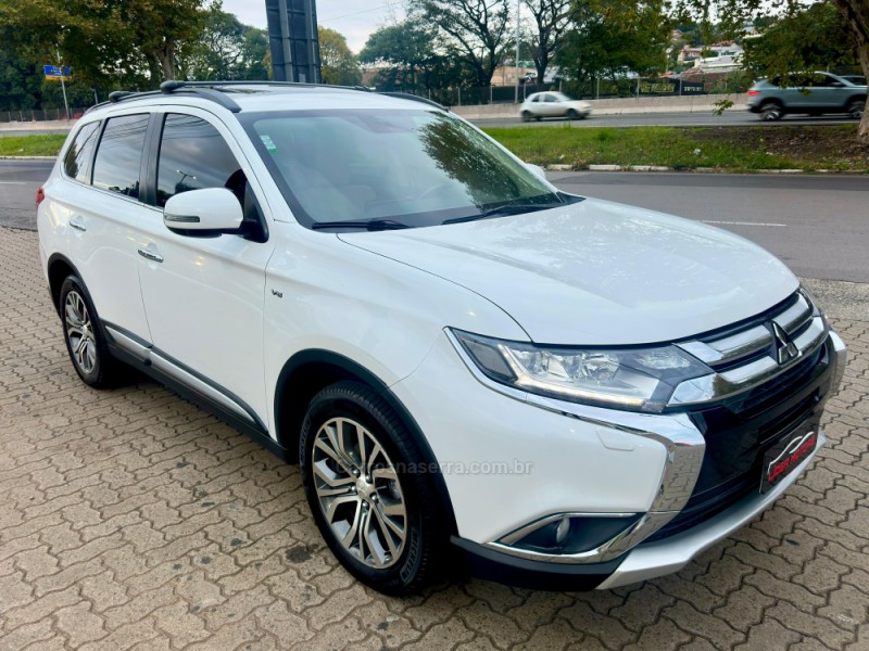 OUTLANDER 3.0 GT 4X4 V6 24V GASOLINA 4P AUTOMÁTICO - 2016 - ESTâNCIA VELHA