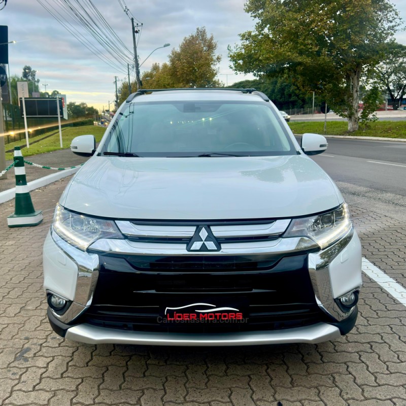 OUTLANDER 3.0 GT 4X4 V6 24V GASOLINA 4P AUTOMÁTICO - 2016 - ESTâNCIA VELHA