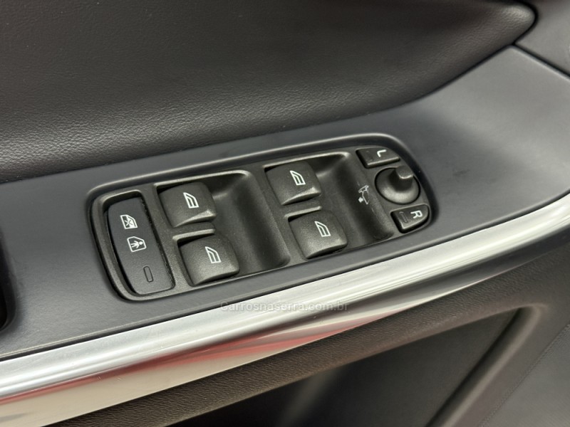 XC60 2.0 T5 R DESIGN TURBO GASOLINA 4P AUTOMÁTICO - 2016 - SANTA CRUZ DO SUL