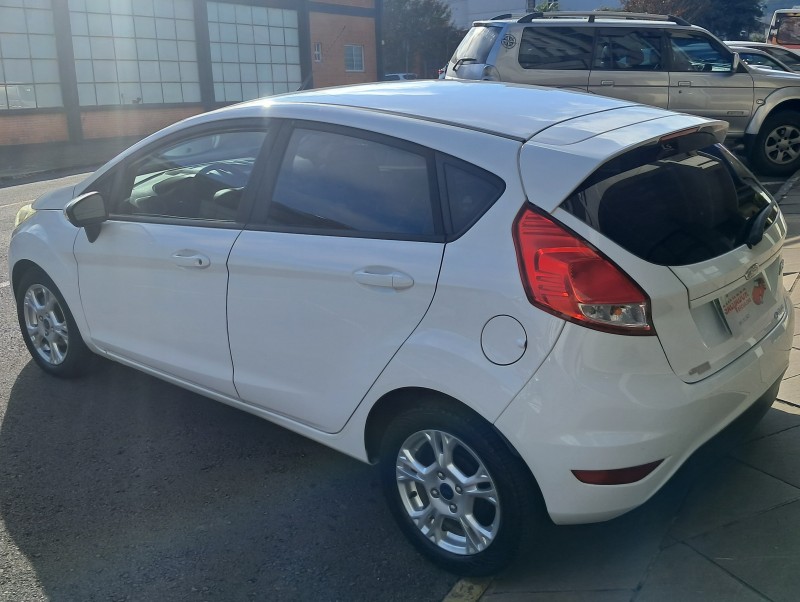 FIESTA 1.5 SE HATCH 16V FLEX 4P MANUAL - 2014 - FLORES DA CUNHA