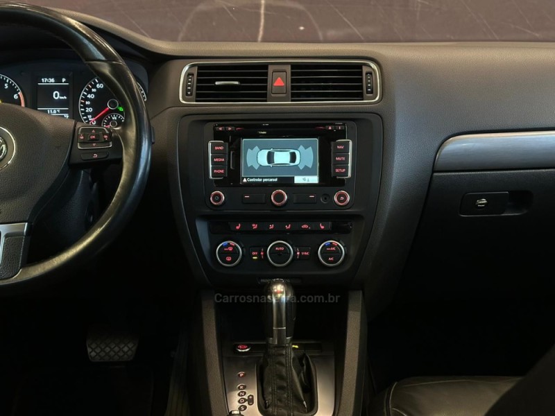 JETTA 2.0 TSI HIGHLINE 211CV GASOLINA 4P DSG - 2013 - CAXIAS DO SUL