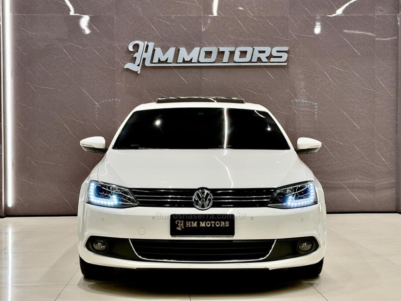 JETTA 2.0 TSI HIGHLINE 211CV GASOLINA 4P DSG - 2013 - CAXIAS DO SUL