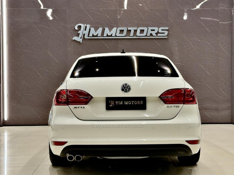 JETTA 2.0 TSI HIGHLINE 211CV GASOLINA 4P DSG - 2013 - CAXIAS DO SUL