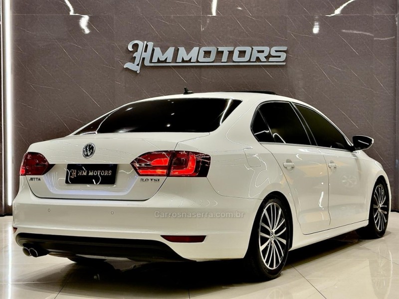 JETTA 2.0 TSI HIGHLINE 211CV GASOLINA 4P DSG - 2013 - CAXIAS DO SUL