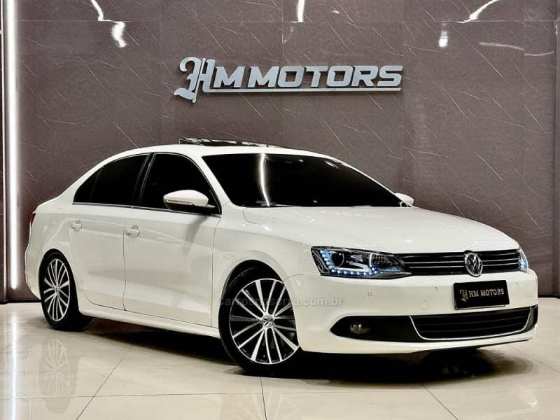 JETTA 2.0 TSI HIGHLINE 211CV GASOLINA 4P DSG - 2013 - CAXIAS DO SUL