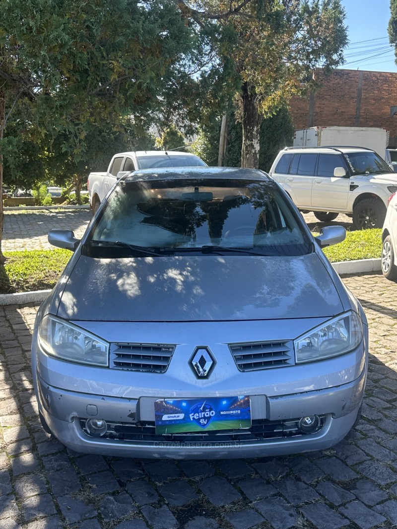 MÉGANE 2.0 DYNAMIQUE SEDAN 16V GASOLINA 4P MANUAL - 2007 - CAXIAS DO SUL