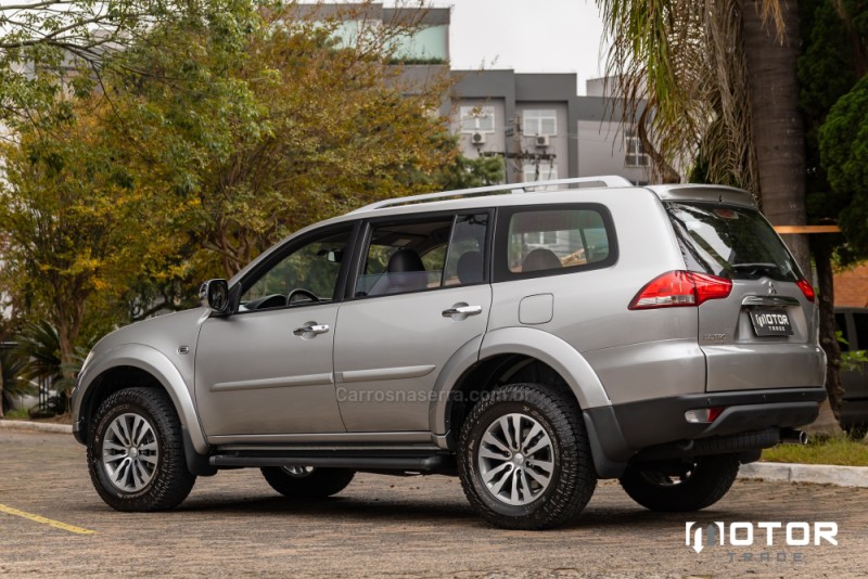 PAJERO DAKAR 3.2 HPE 4X4 7 LUGARES 16V TURBO INTERCOOLER DIESEL 4P AUTOMÁTICO - 2018 - PORTO ALEGRE