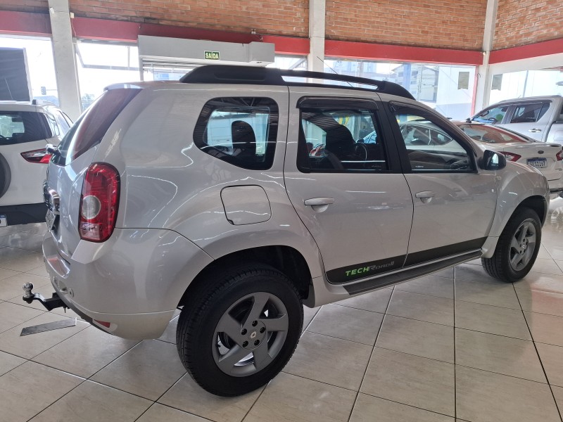 DUSTER 2.0 TECH ROAD 4X2 16V FLEX 4P MANUAL - 2015 - FARROUPILHA