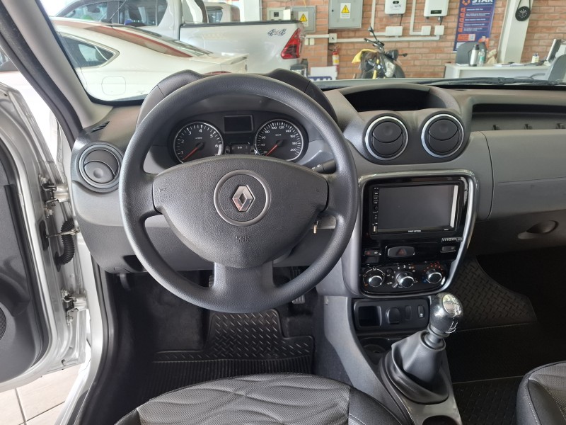 DUSTER 2.0 TECH ROAD 4X2 16V FLEX 4P MANUAL - 2015 - FARROUPILHA