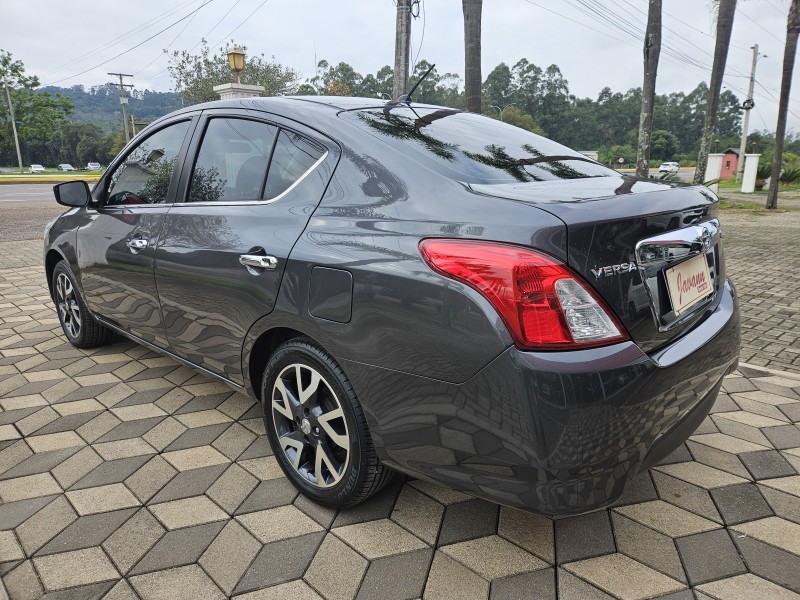 VERSA 1.6 16V FLEX UNIQUE 4P MANUAL - 2016 - BOM PRINCíPIO