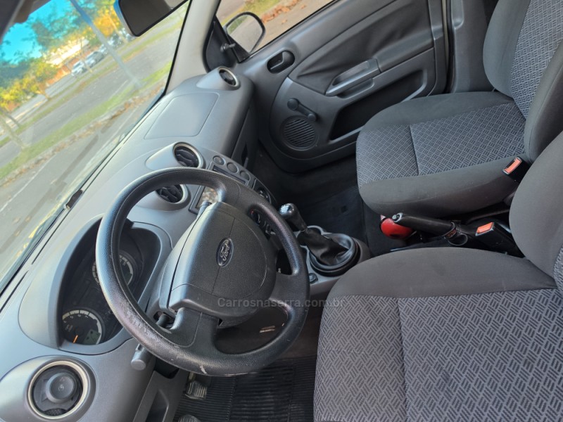 FIESTA 1.0 MPI PERSONNALITÉ SEDAN GASOLINA 4P MANUAL - 2006 - BENTO GONçALVES