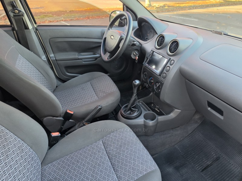 FIESTA 1.0 MPI PERSONNALITÉ SEDAN GASOLINA 4P MANUAL - 2006 - BENTO GONçALVES