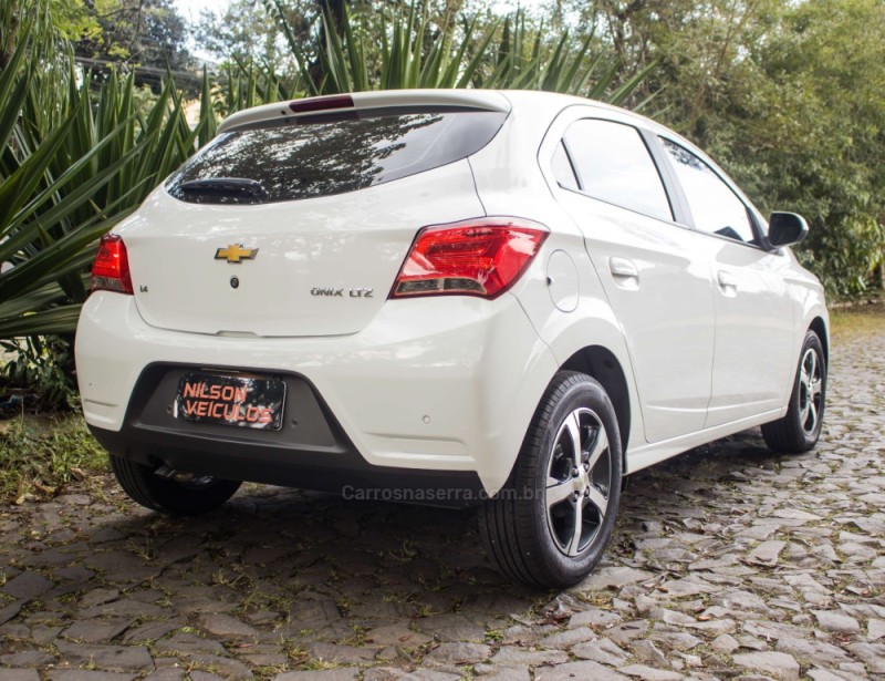 ONIX 1.4 MPFI LTZ 8V FLEX 4P MANUAL - 2017 - NOVO HAMBURGO