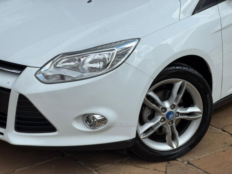 FOCUS 1.6 SE 16V FLEX 4P MANUAL - 2015 - LAGOA VERMELHA