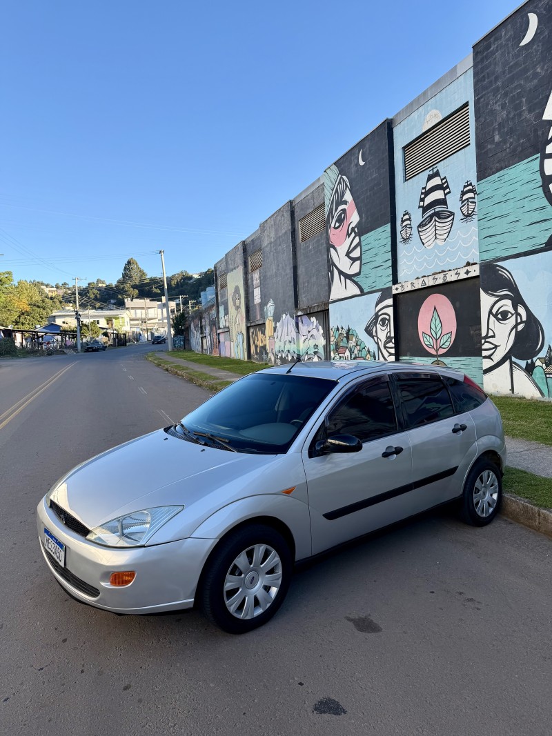 FOCUS 1.8 GLX 16V GASOLINA 4P MANUAL - 2001 - CAXIAS DO SUL