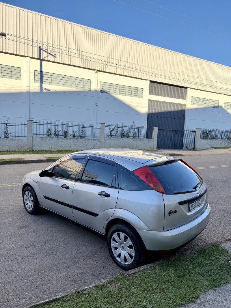 FOCUS 1.8 GLX 16V GASOLINA 4P MANUAL - 2001 - CAXIAS DO SUL