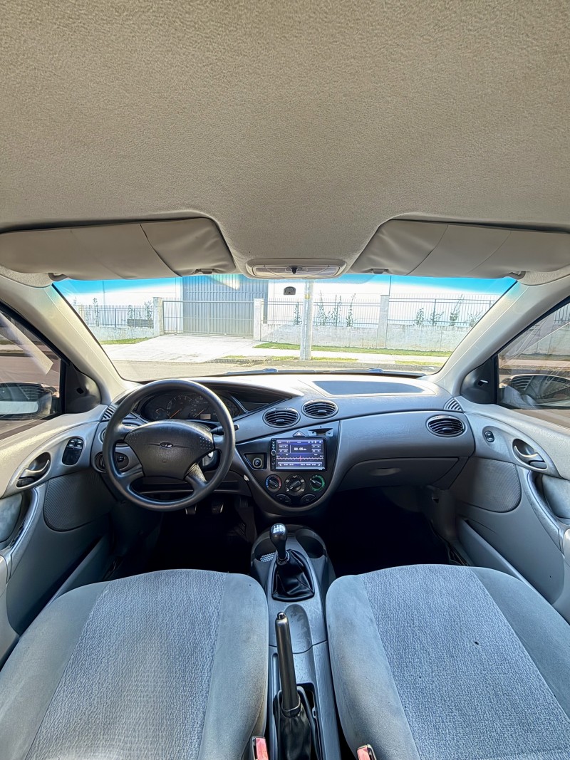 FOCUS 1.8 GLX 16V GASOLINA 4P MANUAL - 2001 - CAXIAS DO SUL