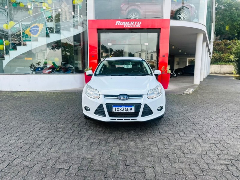 FOCUS 1.6 SE 16V FLEX 4P MANUAL - 2014 - BENTO GONçALVES