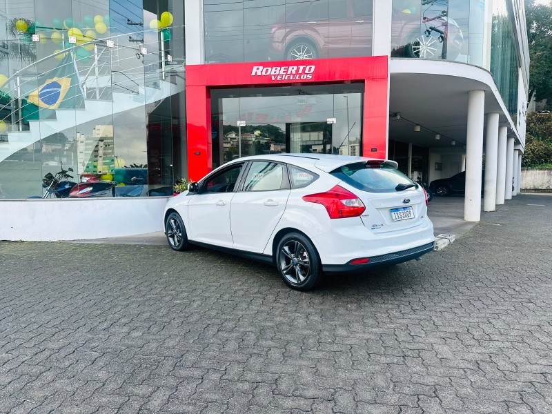 FOCUS 1.6 SE 16V FLEX 4P MANUAL - 2014 - BENTO GONçALVES