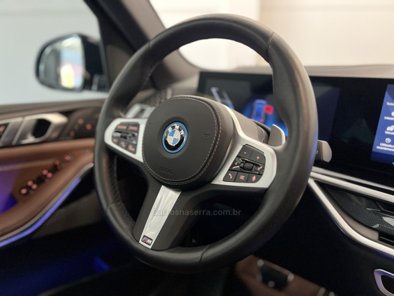 X5 3.0 XDRIVE50E TURBO M SPORT HÍBRIDO 4P AUTOMÁTICO - 2025 - FLORES DA CUNHA