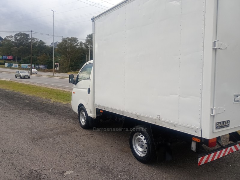 HR 2.5 LONGO BAÚ 4X2 16V 130CV TURBO INTERCOOLER DIESEL 2P MANUAL - 2010 - FARROUPILHA