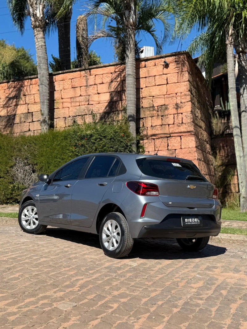 ONIX 1.0 LT 12V FLEX 4P MANUAL - 2022 - VENâNCIO AIRES