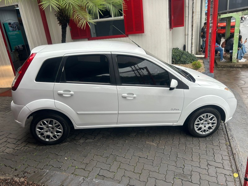 FIESTA 1.0 MPI CLASS 8V GASOLINA 4P MANUAL - 2010 - TRêS COROAS