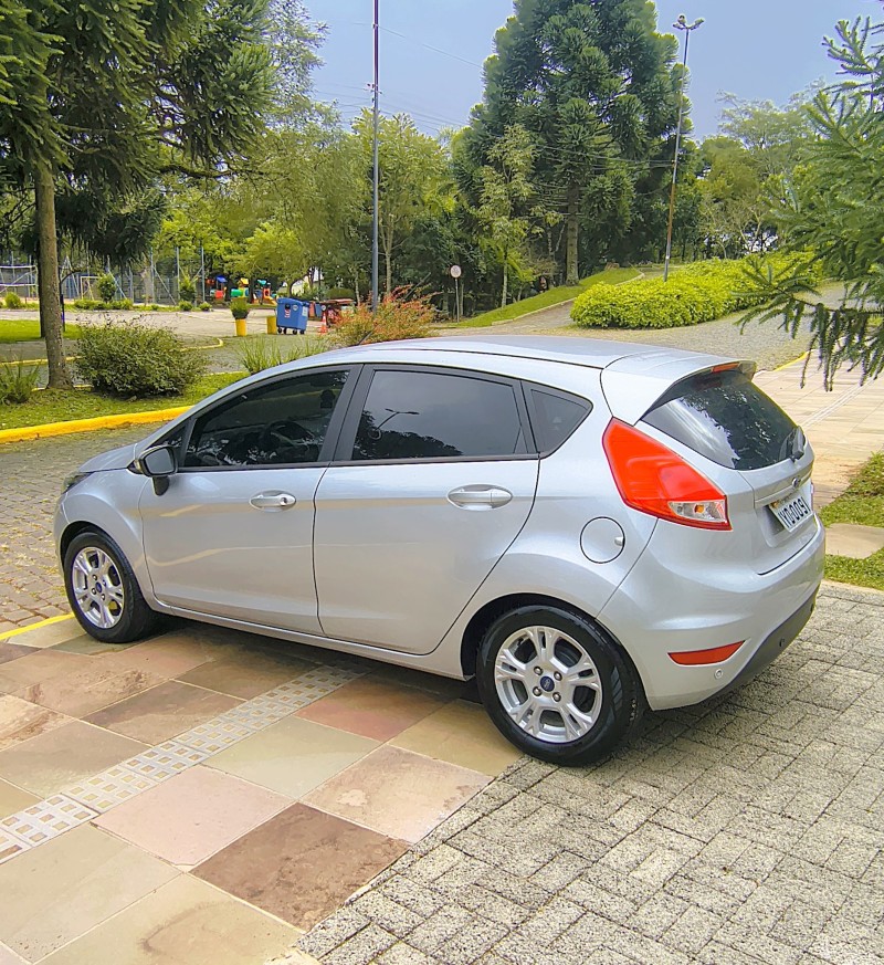 FIESTA 1.5 SE HATCH 16V FLEX 4P MANUAL - 2017 - FARROUPILHA