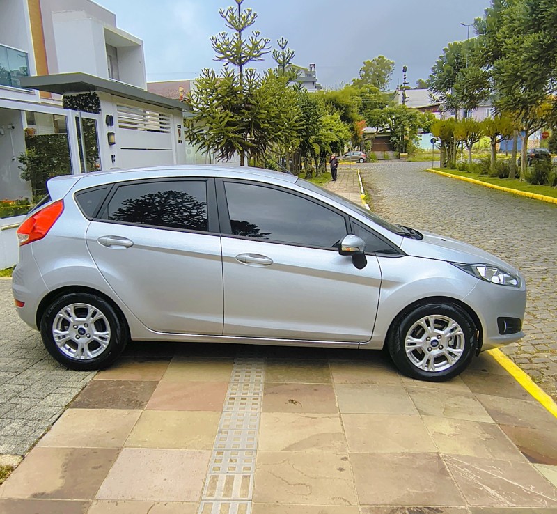 FIESTA 1.5 SE HATCH 16V FLEX 4P MANUAL - 2017 - FARROUPILHA