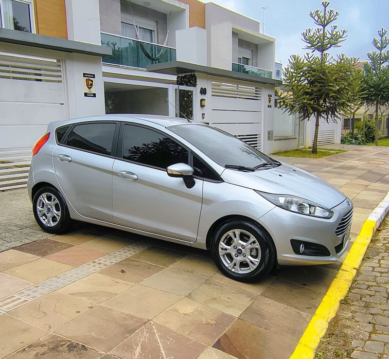 FIESTA 1.5 SE HATCH 16V FLEX 4P MANUAL - 2017 - FARROUPILHA