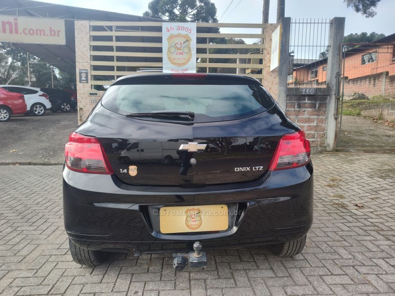 ONIX 1.4 MPFI LTZ 8V FLEX 4P MANUAL - 2016 - CANELA