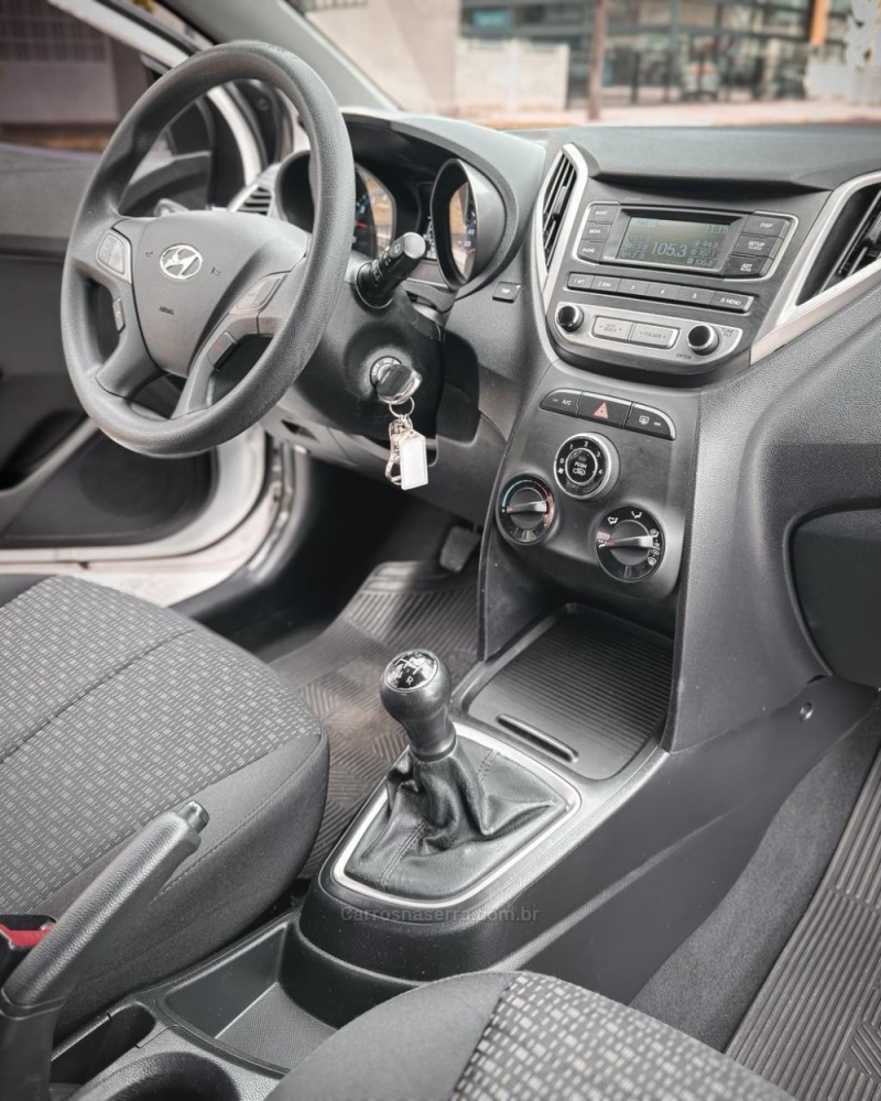 HB20 1.0 COMFORT 12V FLEX 4P MANUAL - 2017 - NOVO HAMBURGO