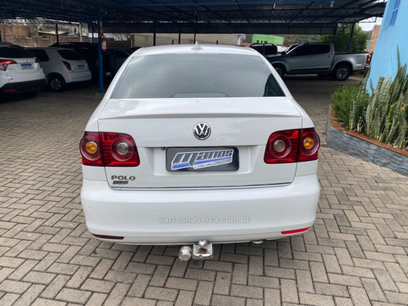 POLO SEDAN 1.6 MI COMFORTLINE 8V FLEX 4P MANUAL - 2013 - CANELA