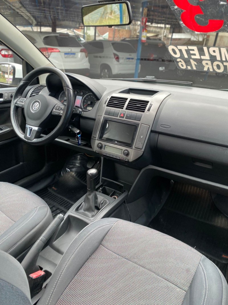 POLO SEDAN 1.6 MI COMFORTLINE 8V FLEX 4P MANUAL - 2013 - CANELA